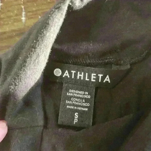 Athleta Outbound Tank Size small in black - Picture 2 of 3